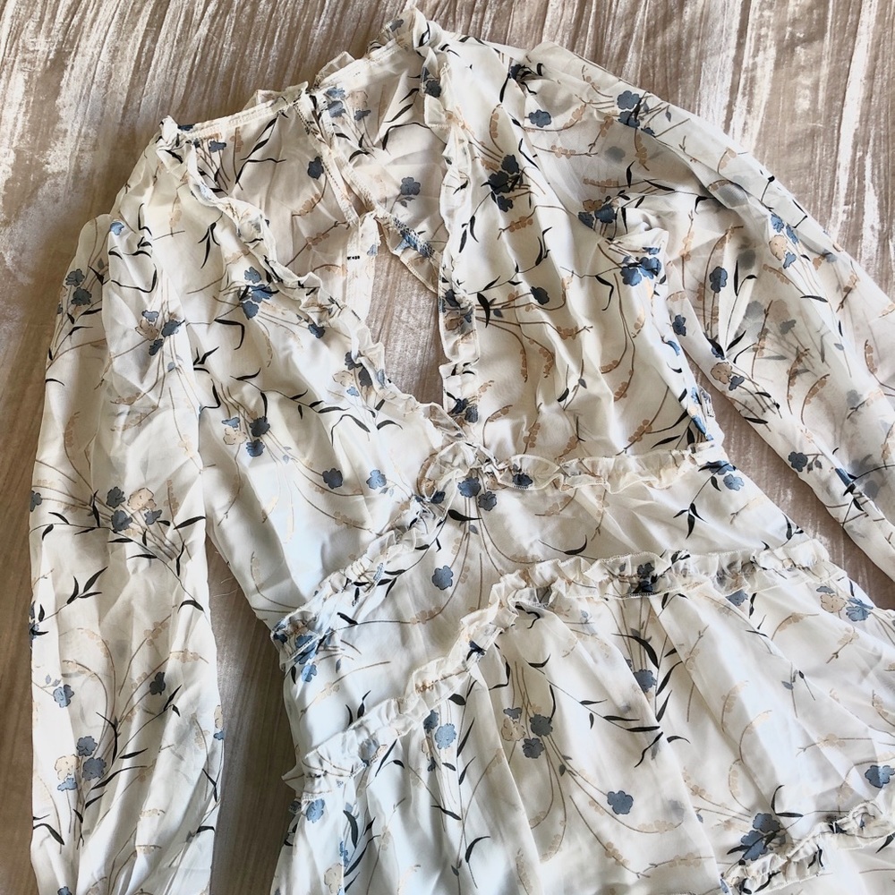 ๐HP๐ Boho Ruffle Floral Backless Mini Dress (M) - Picture 3 of 6